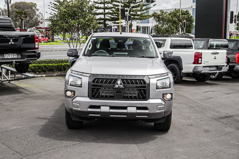2025 Mitsubishi Triton GLX SPORT 4WD DC WS image 3