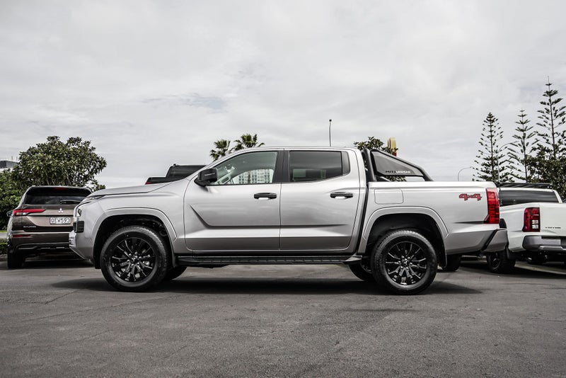 2025 Mitsubishi Triton GLX SPORT 4WD DC WS image 4