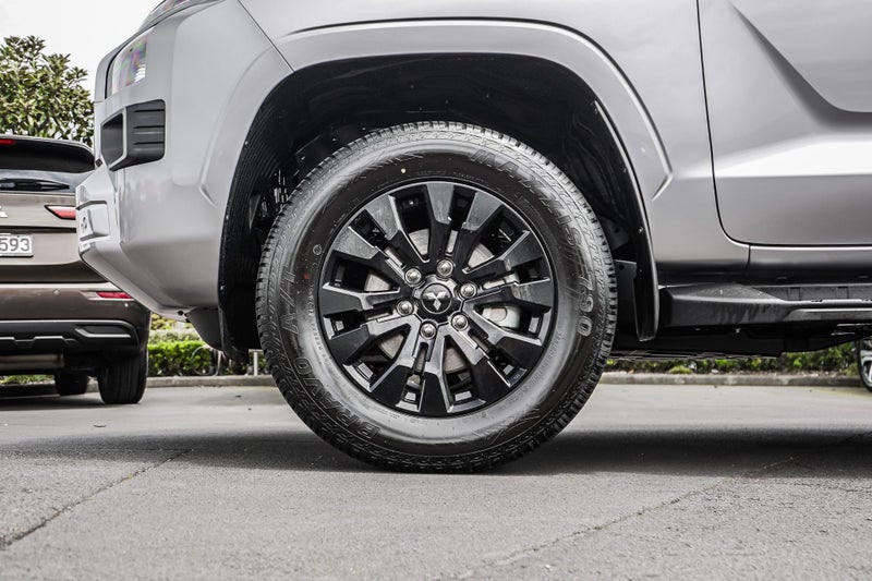 2025 Mitsubishi Triton GLX SPORT 4WD DC WS image 5