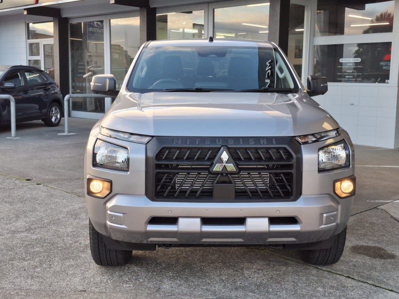2025 Mitsubishi Triton GLX Sport 4WD - Fantasti... image 2