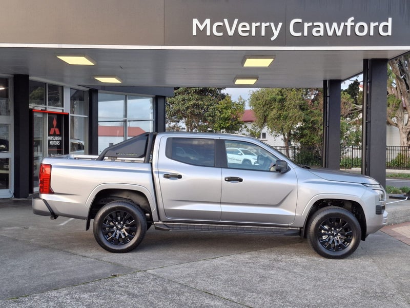 2025 Mitsubishi Triton GLX Sport 4WD - Fantasti... image 3