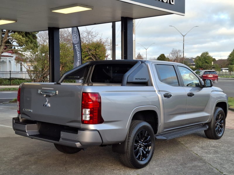 2025 Mitsubishi Triton GLX Sport 4WD - Fantasti... image 4