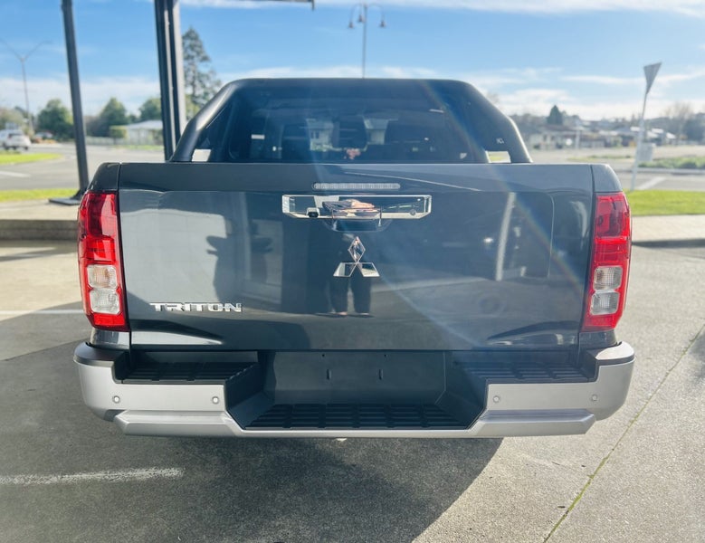 2025 Mitsubishi Triton GLX Sport 4WD - Limited... image 5