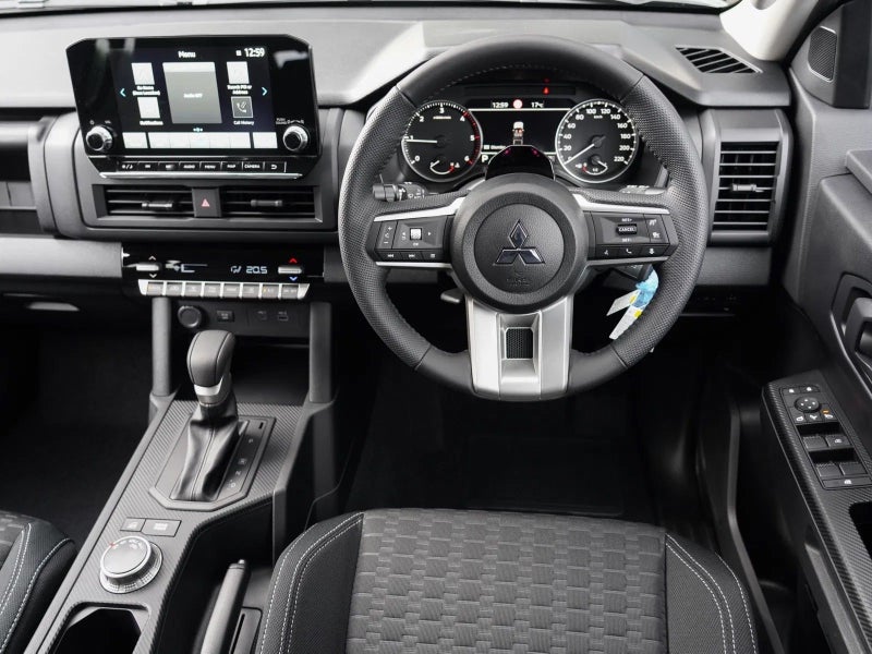 2025 Mitsubishi Triton GLX Sport 4x4 auto image 3