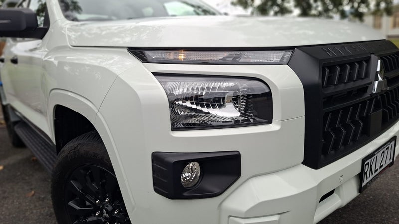 2025 Mitsubishi Triton GLX Sport 4x4 FLATDECK -... image 2