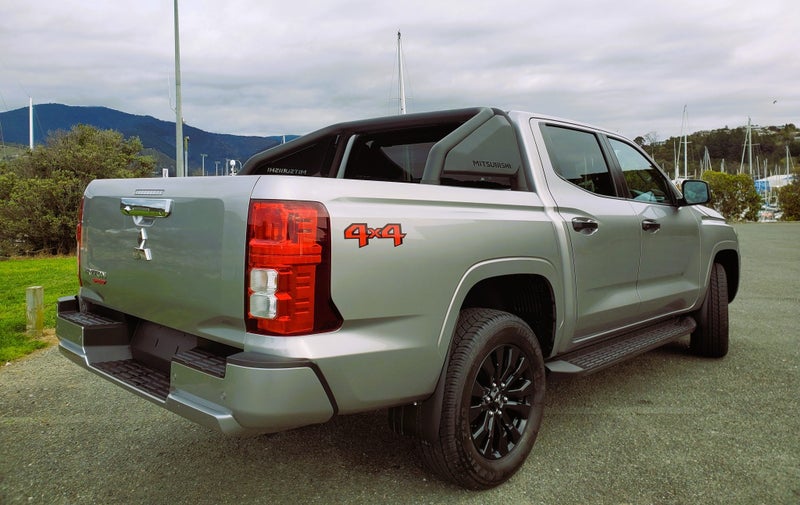2025 Mitsubishi Triton GLX Sport 4x4 - Limited... image 4