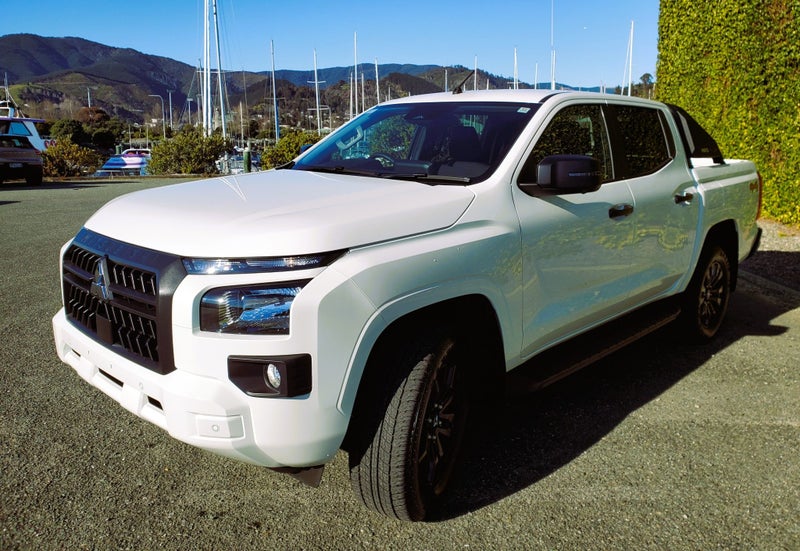 2025 Mitsubishi Triton GLX Sport 4x4 - Limited... image 4