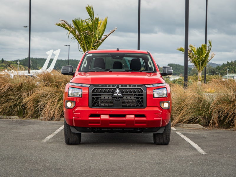 2025 Mitsubishi Triton GLX Sport DC WS 2.4D 4WD... image 4
