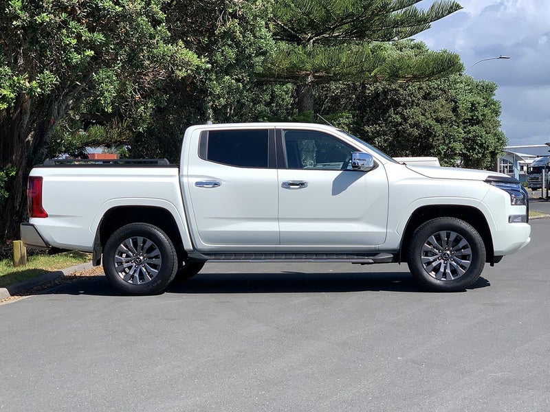 2025 Mitsubishi Triton GLXR 2.4L Bi-Turbo Diesel image 3