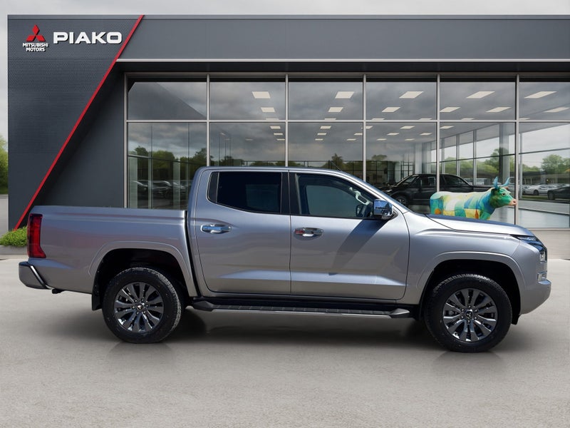 2025 Mitsubishi Triton GLXR 4WD image 2