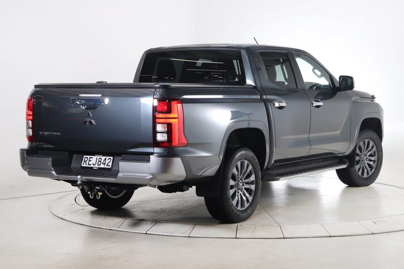 2025 Mitsubishi Triton GLXR 4WD image 2