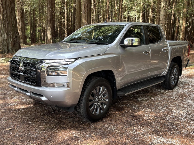 2025 Mitsubishi Triton GLXR 4WD image 3