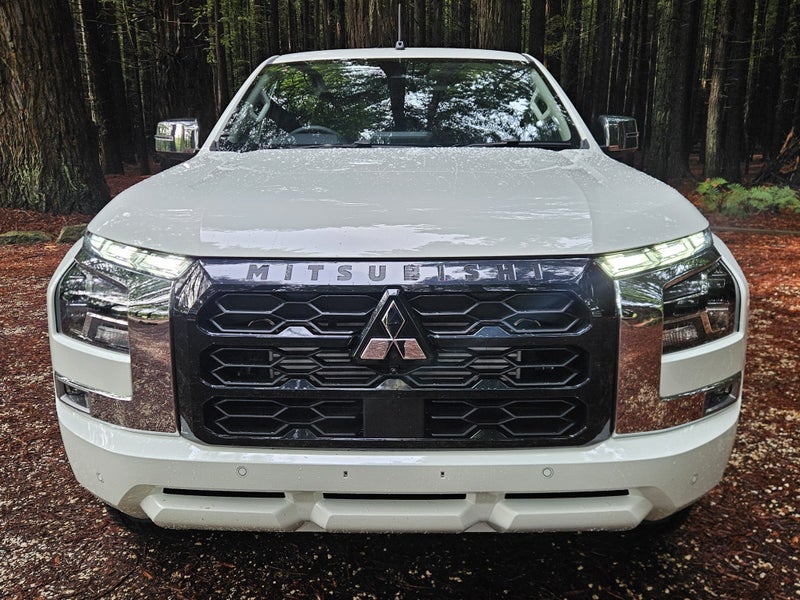 2025 Mitsubishi Triton GLXR 4WD image 2