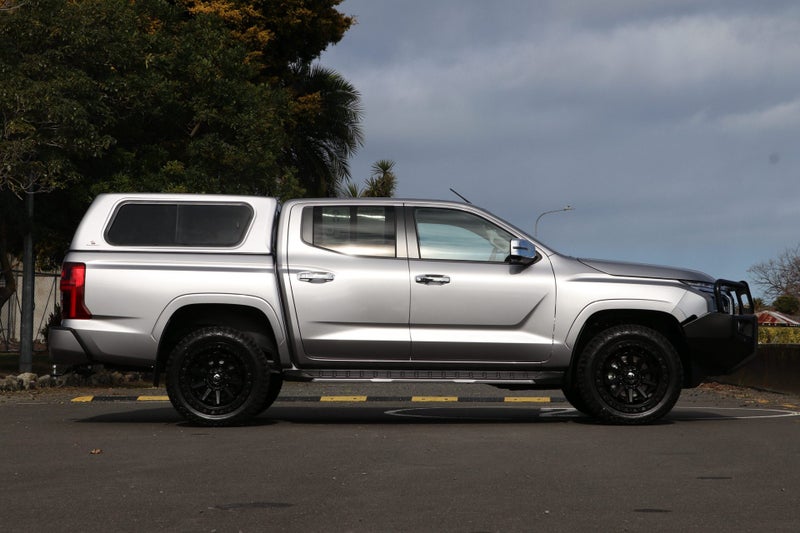 2025 Mitsubishi Triton GLXR 4WD AUTO image 3