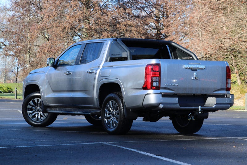 2025 Mitsubishi Triton GLXR 4WD AUTO image 2