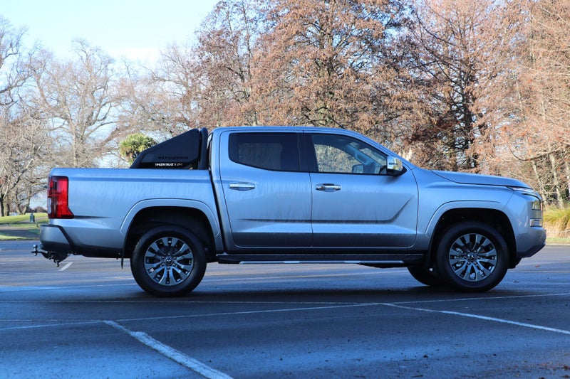2025 Mitsubishi Triton GLXR 4WD AUTO image 3