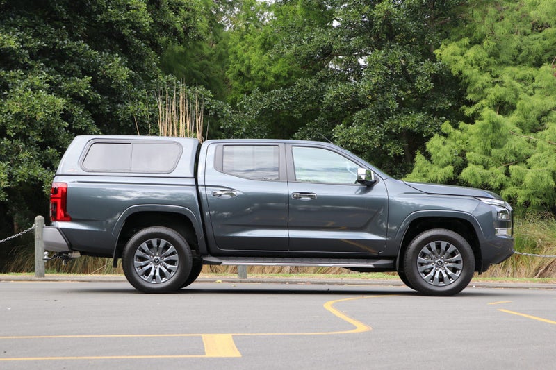 2025 Mitsubishi Triton GLXR 4WD AUTO image 3