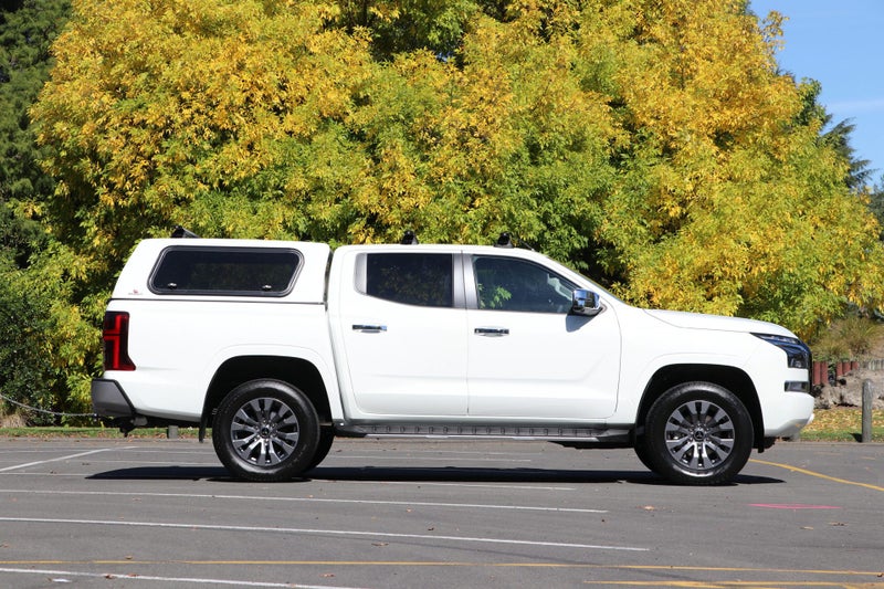 2025 Mitsubishi Triton GLXR 4WD AUTO image 3