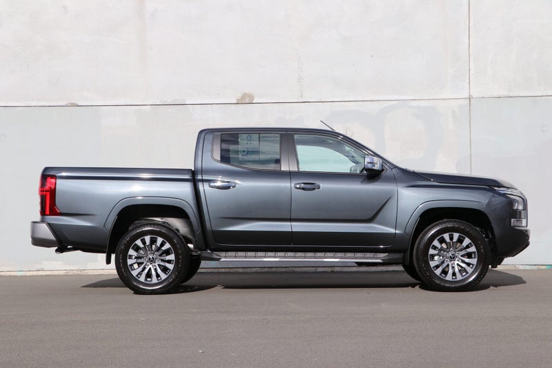 2025 Mitsubishi Triton GLXR 4WD AUTO image 3