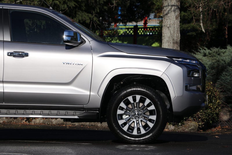 2025 Mitsubishi Triton GLXR 4WD Flat Deck image 4