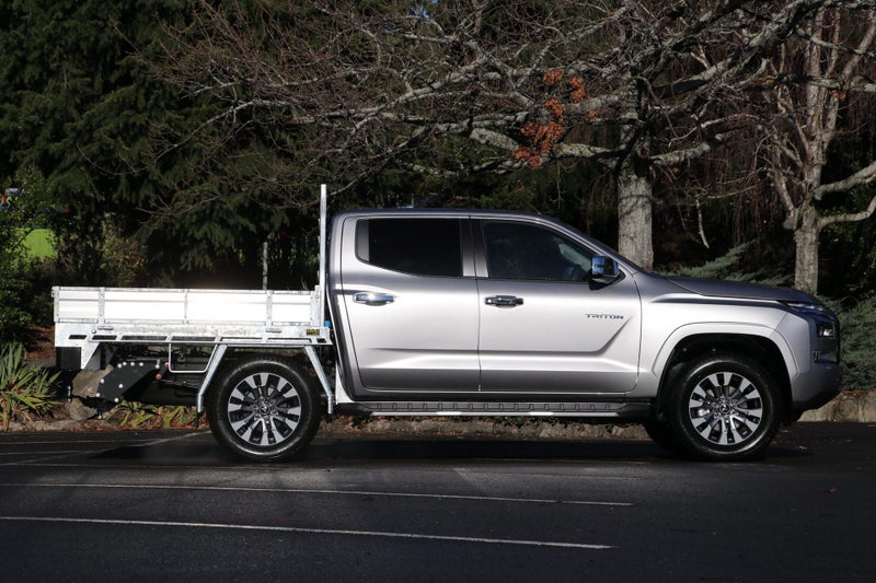 2025 Mitsubishi Triton GLXR 4WD Flat Deck image 3