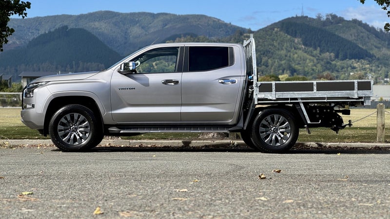 2025 Mitsubishi Triton GLXR 4WD Flatdeck - INCL... image 3