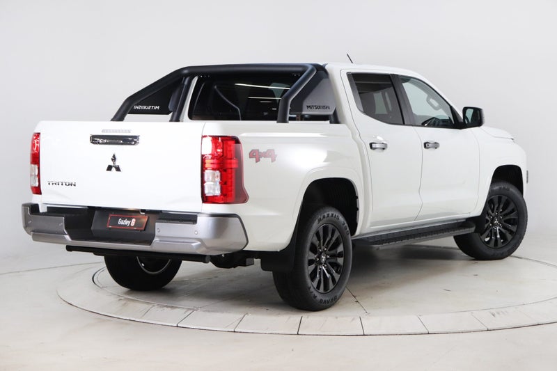 2025 Mitsubishi Triton GLXS 4WD image 2