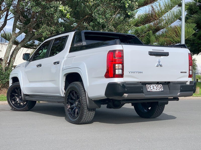 2025 Mitsubishi Triton GSR 4WD 2.4L Bi-Turbo Di... image 2