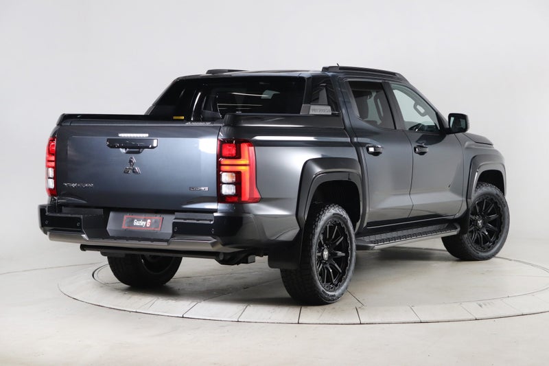 2025 Mitsubishi Triton GSR 4WD image 2