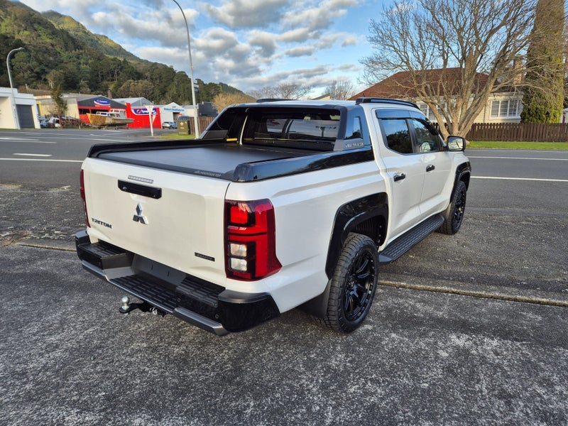 2025 Mitsubishi Triton GSR 4WD image 2