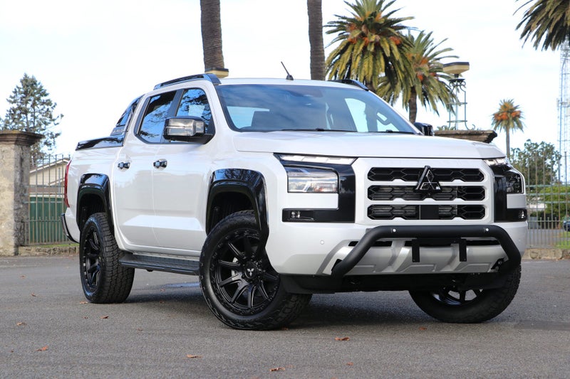 2025 Mitsubishi Triton GSR 4WD image 1
