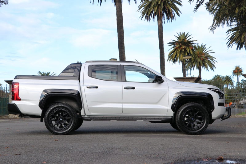 2025 Mitsubishi Triton GSR 4WD image 3