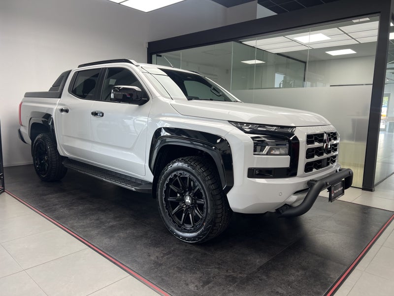 2025 Mitsubishi Triton GSR 4WD 6AT image 1