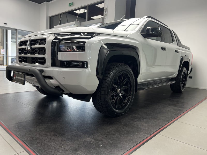 2025 Mitsubishi Triton GSR 4WD 6AT image 3