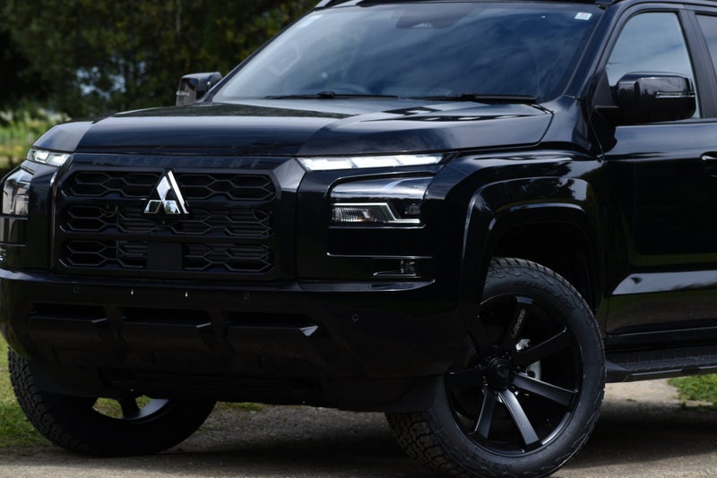 2025 Mitsubishi Triton New Gen VRX 4WD AUTO image 4