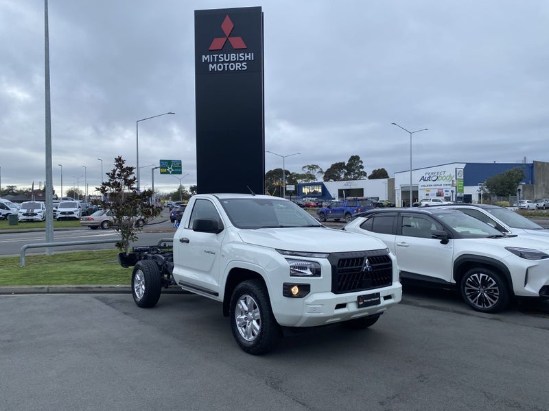 2025 Mitsubishi Triton SC CH 2.4D GLX 2WD 6AT image 1