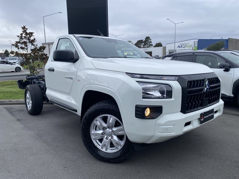 2025 Mitsubishi Triton SC CH 2.4D GLX 2WD 6AT image 2