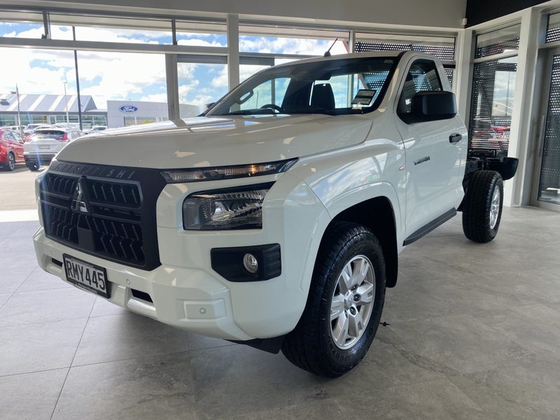 2025 Mitsubishi Triton SC CH 2.4D GLX 2WD 6AT image 3