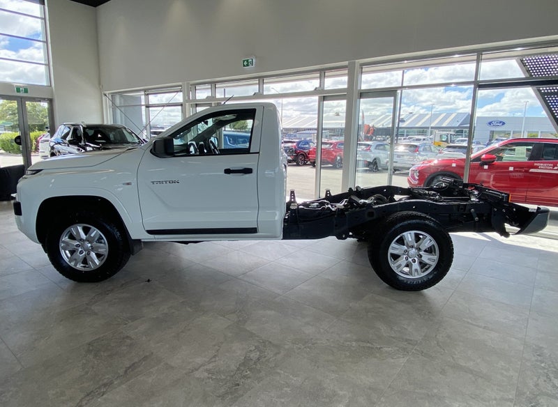 2025 Mitsubishi Triton SC CH 2.4D GLX 2WD 6AT image 4