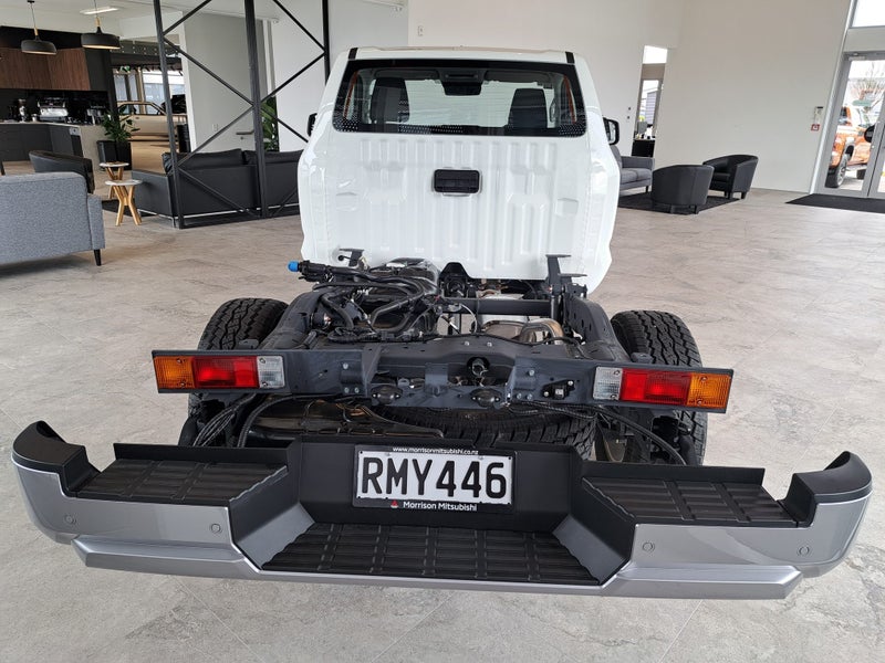 2025 Mitsubishi Triton SC CH 2.4D GLX 2WD 6AT image 3