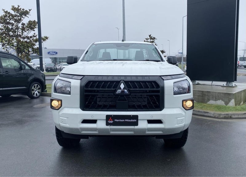 2025 Mitsubishi Triton SC CH 2.4D GLX 4WD 6AT image 2
