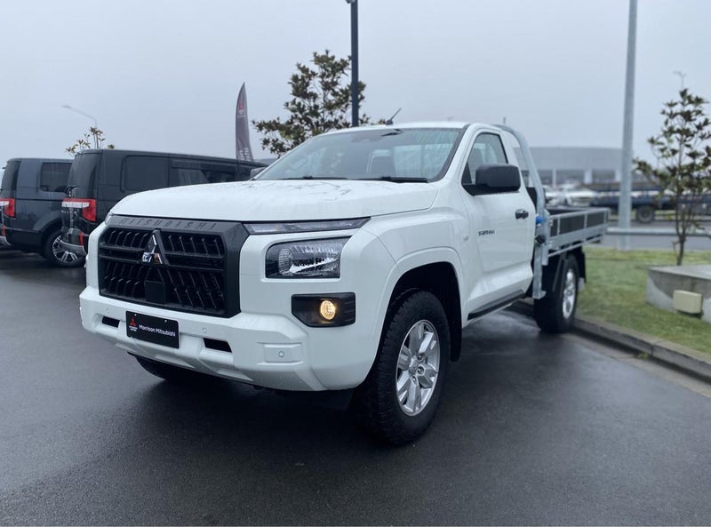 2025 Mitsubishi Triton SC CH 2.4D GLX 4WD 6AT image 3