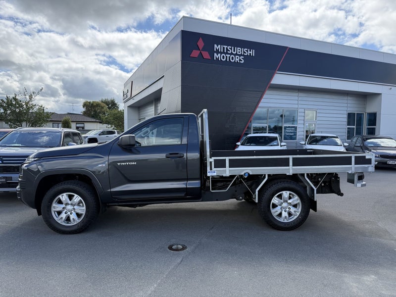 2025 Mitsubishi Triton SC CH 2.4D GLX 4WD 6AT image 2