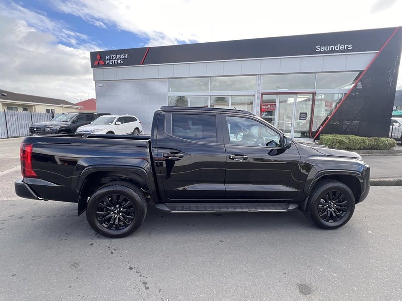 2025 Mitsubishi Triton VRX image 3