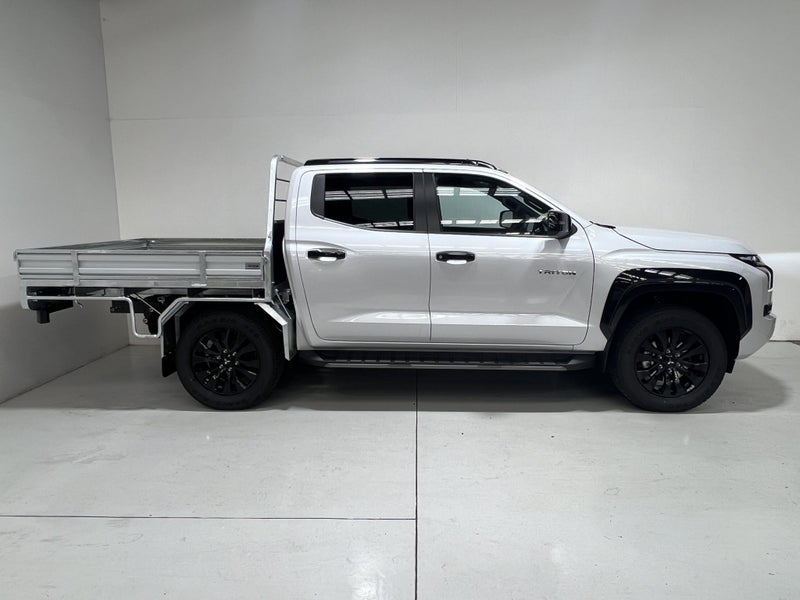 2025 Mitsubishi Triton VRX 2.4 Bi TURBO 4WD AUT... image 3