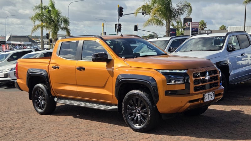 2025 Mitsubishi Triton VRX 2.4L TTD 2wd Auto image 3