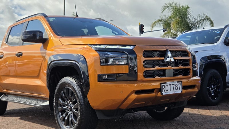 2025 Mitsubishi Triton VRX 2.4L TTD 2wd Auto image 4