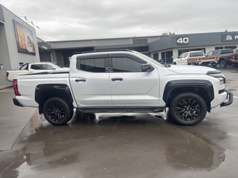 2025 Mitsubishi Triton VRX 2WD image 2