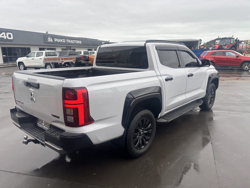 2025 Mitsubishi Triton VRX 2WD image 3