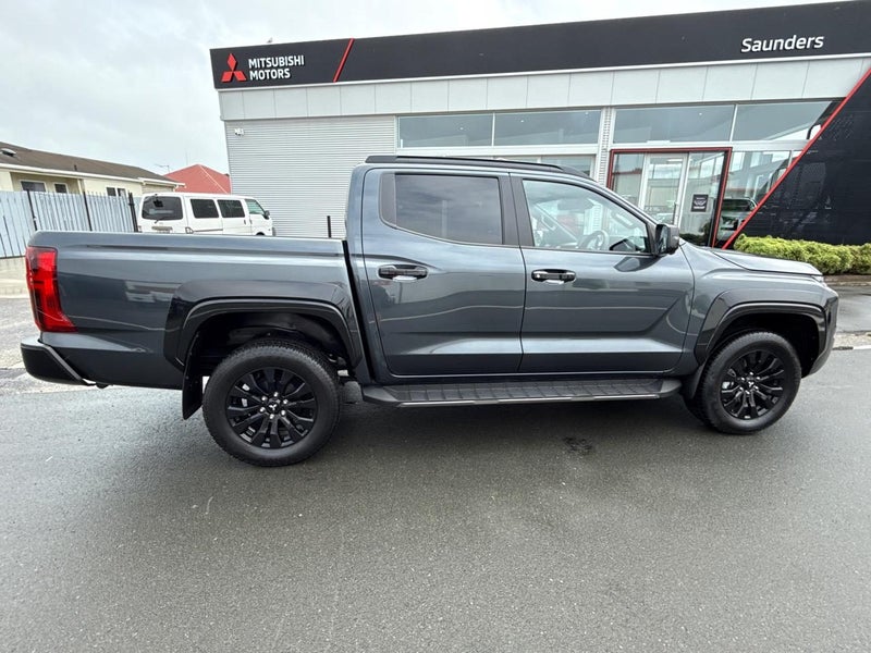 2025 Mitsubishi Triton VRX image 3